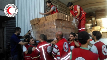 الهلال الأحمر يُدخل معونات طبية إلى الغوطة الشرقية